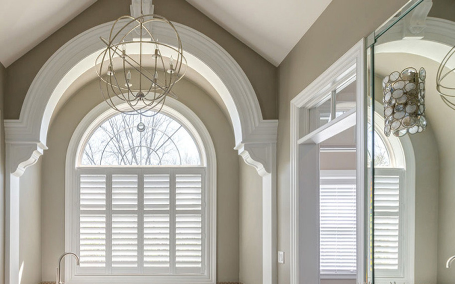 White arched windows in a bathroom